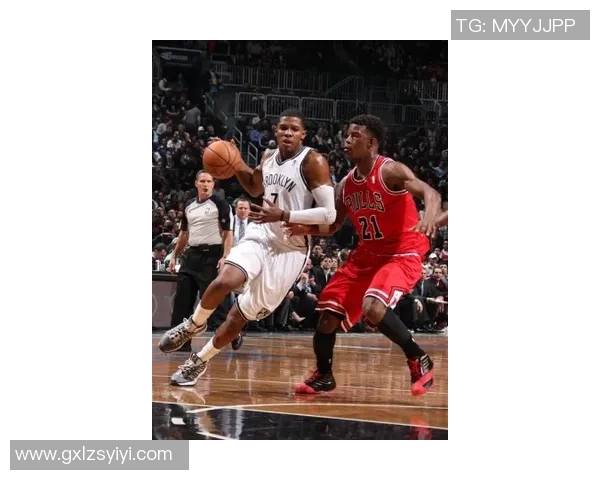 布鲁克洛佩斯：从篮筐守护者到全能战士的华丽转身